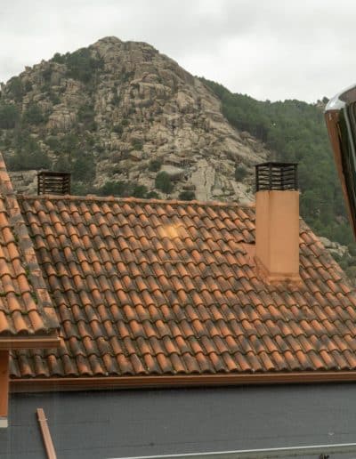 vistas a un paisaje en un ventanal