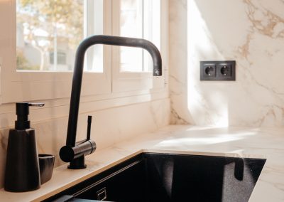 4206G NERO ­ VERAVENT SCHOCK FREGADERO + GRIFO modelo PACK Brooklyn N100XL + Inedito Black