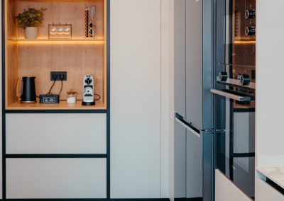 Mobiliario LAMINADO ALTA PRESION SERIE SUGAR GRIS COCO CON GOLA NEGRA,