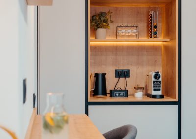 Mobiliario LAMINADO ALTA PRESION SERIE SUGAR GRIS COCO CON GOLA NEGRA,