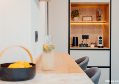 Mobiliario LAMINADO ALTA PRESION SERIE SUGAR GRIS COCO CON GOLA NEGRA,