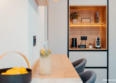 Mobiliario LAMINADO ALTA PRESION SERIE SUGAR GRIS COCO CON GOLA NEGRA,