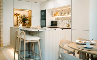 Adiós al blanco clínico: los colores que transforman las cocinas en 2026